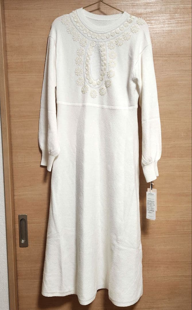 新品 グレースコンチネンタル エスニック刺繍ニットワンピース ホワイト 36