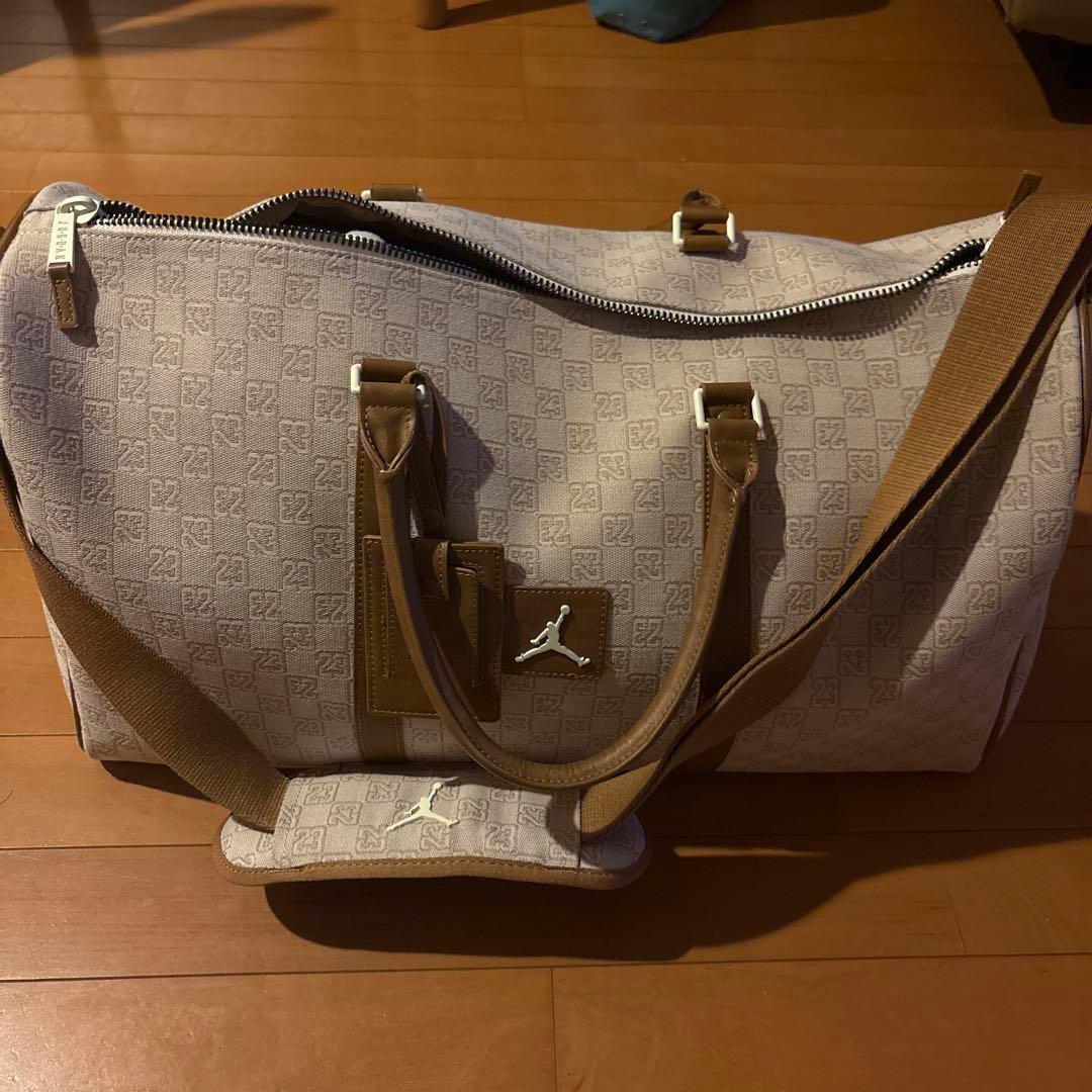 タイムセール中　Jordan ボストンバッグ ベージュ
