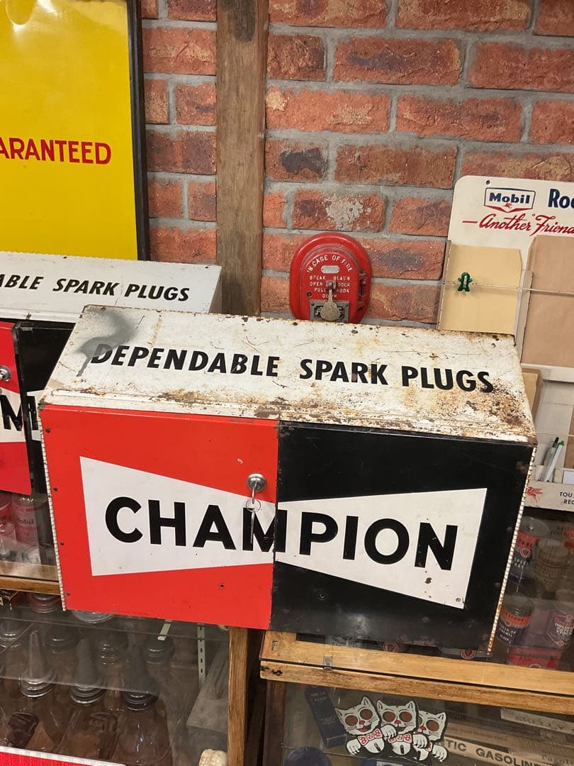 USAチャンピオン　プラグキャビネット　2