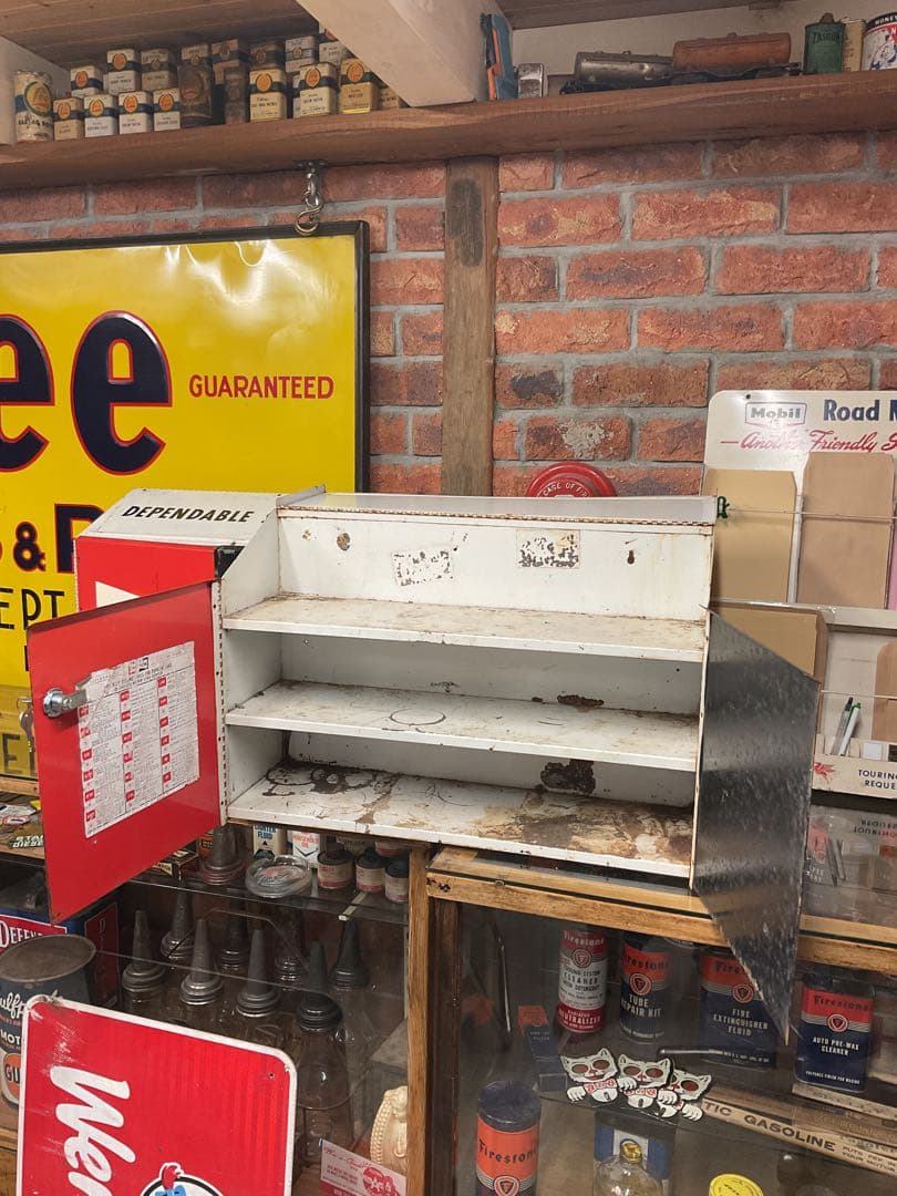 USAチャンピオン　プラグキャビネット　2