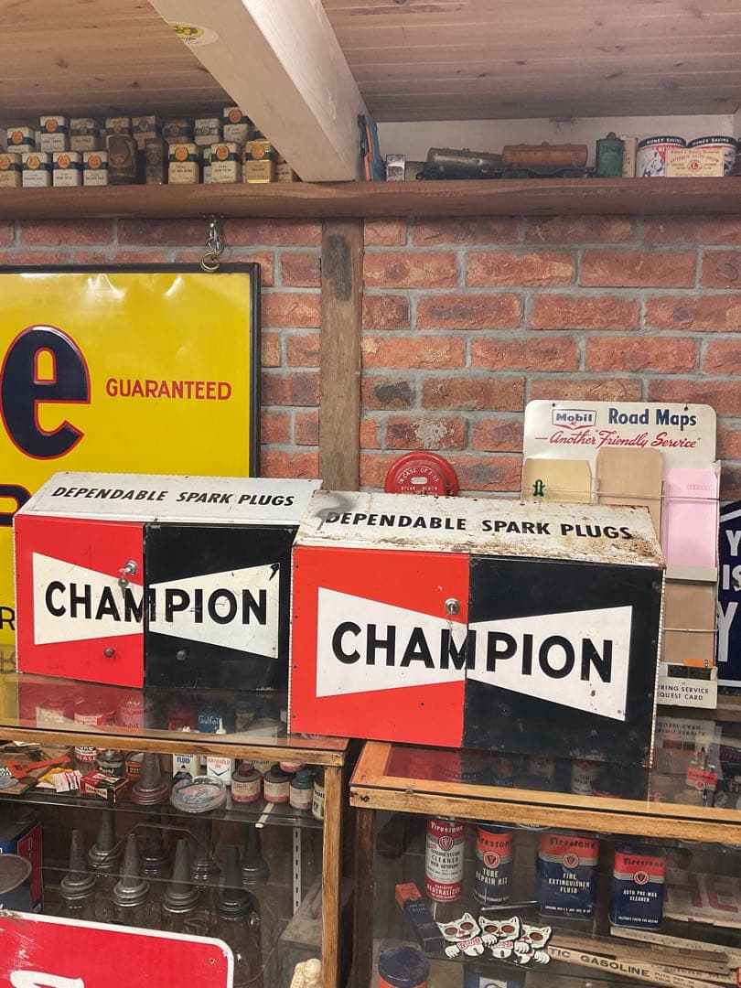 USAチャンピオン　プラグキャビネット　2