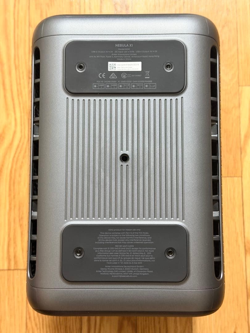 Anker Nebula X1 おまけで非純正スタンド付き