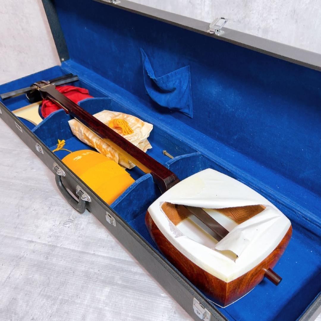 高級三味線　K9刻印入り　細棹　紅木　トチ　金細　二本溝　子持ち綾杉胴　東さわり