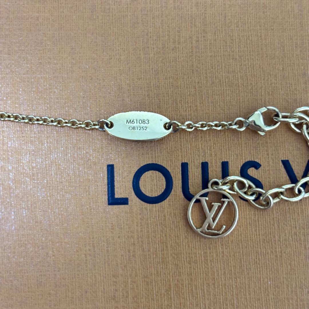 LOUIS VUITTON エッセンシャルVネックレス