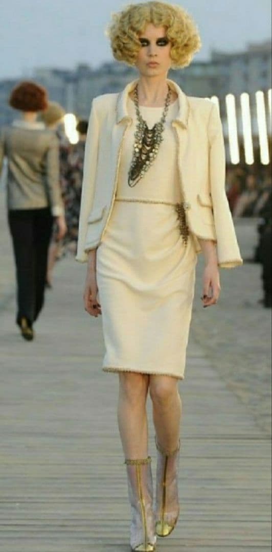 【極美品】CHANEL テーラードジャケット34CHANELハンガー＆カバー付き