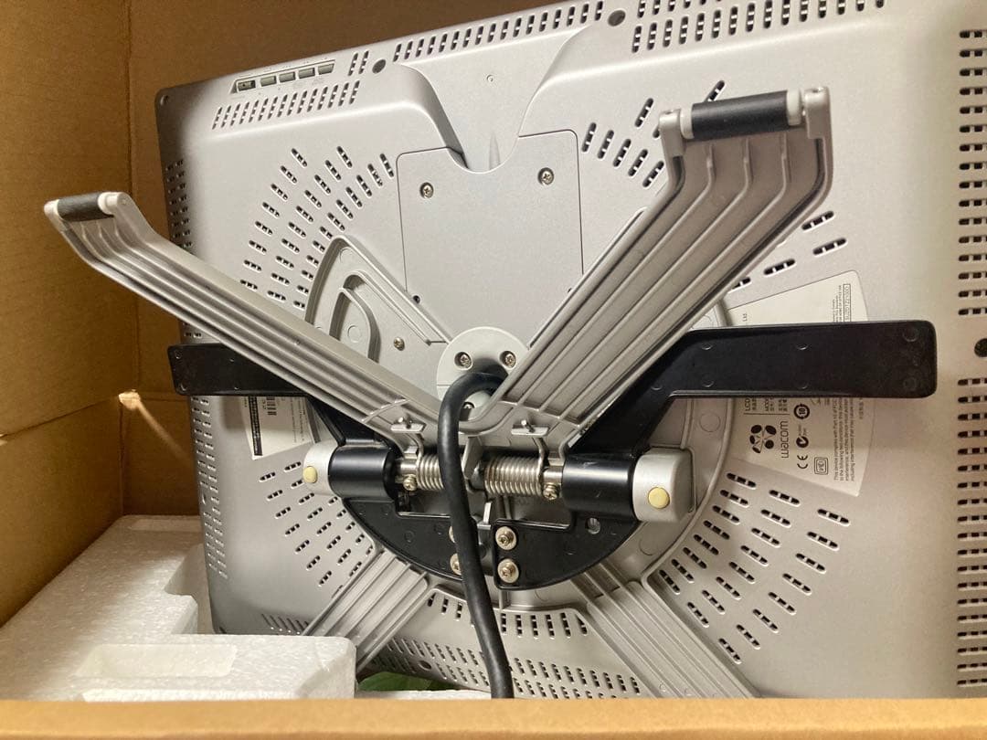 ☆激安 WACOM Cintiq 21UX DTK-2100 液晶ペンタブレット