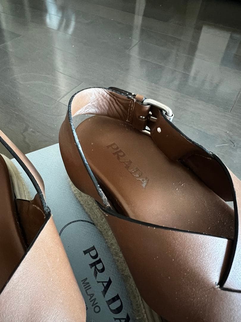 セール【大きめサイズの方必見】PRADAプラダ　厚底サンダル　キャメル