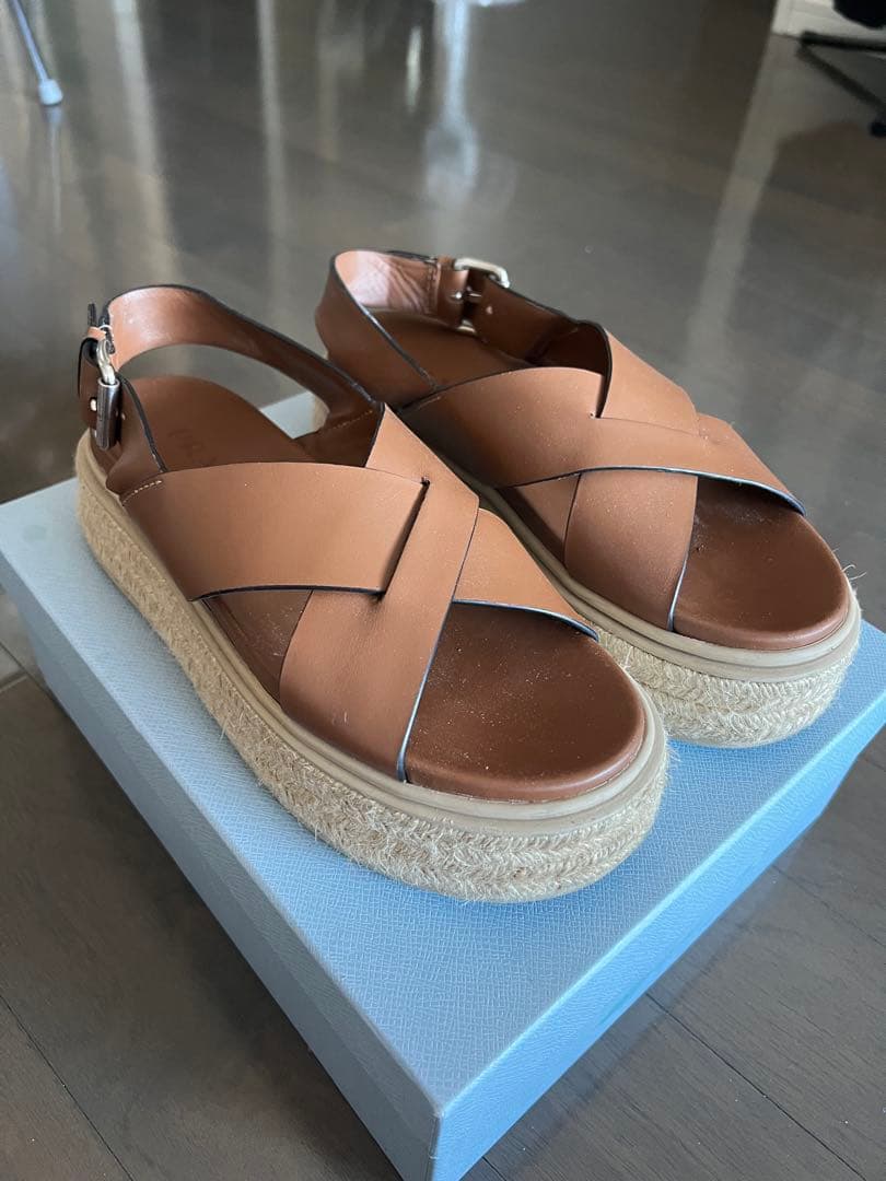 セール【大きめサイズの方必見】PRADAプラダ　厚底サンダル　キャメル