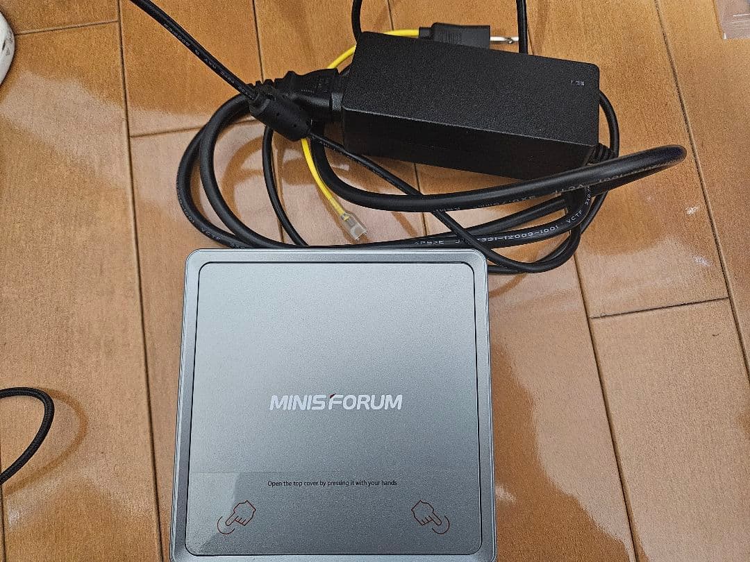 UM350 MINISFORUM ミニPC 本体と電源アダプター付き