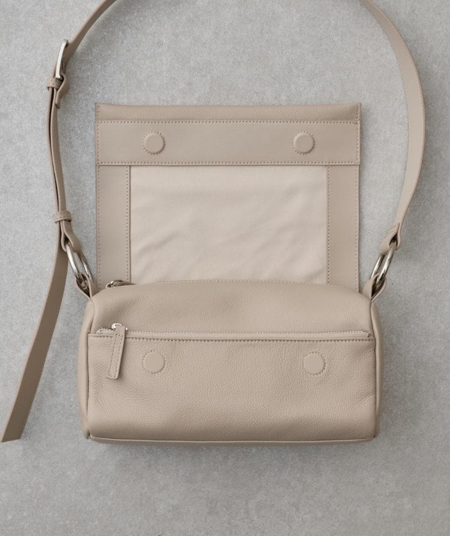 【新品タグ付】ビアズリー レザー ボディバッグ ベージュ