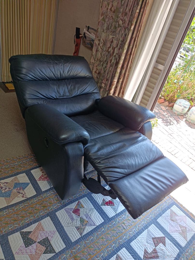 八6001【ニトリ】電動リクライニングソファ　ビリーバー　1人掛けソファ　本皮