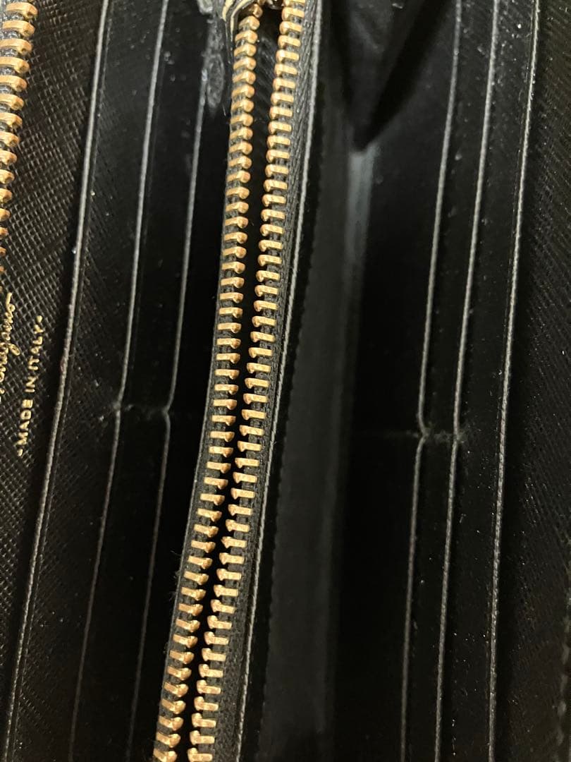 Salvatore Ferragamo ブラック長財布