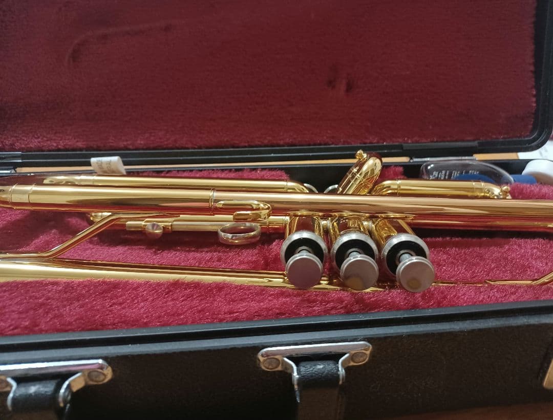 ゴールドトランペット 3バルブ ケース付き