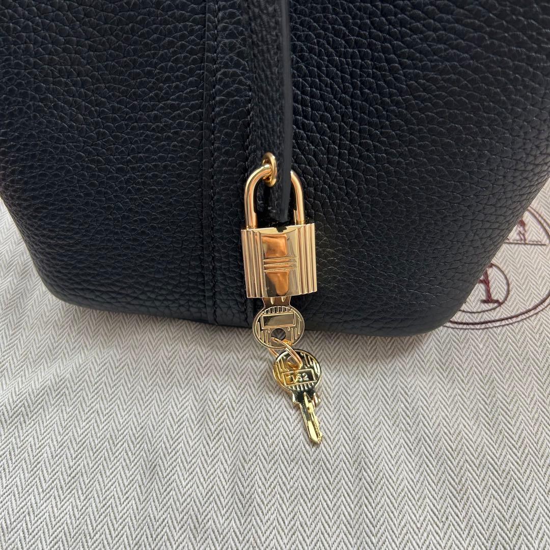 黒レザートートバッグ ゴールド金具付き