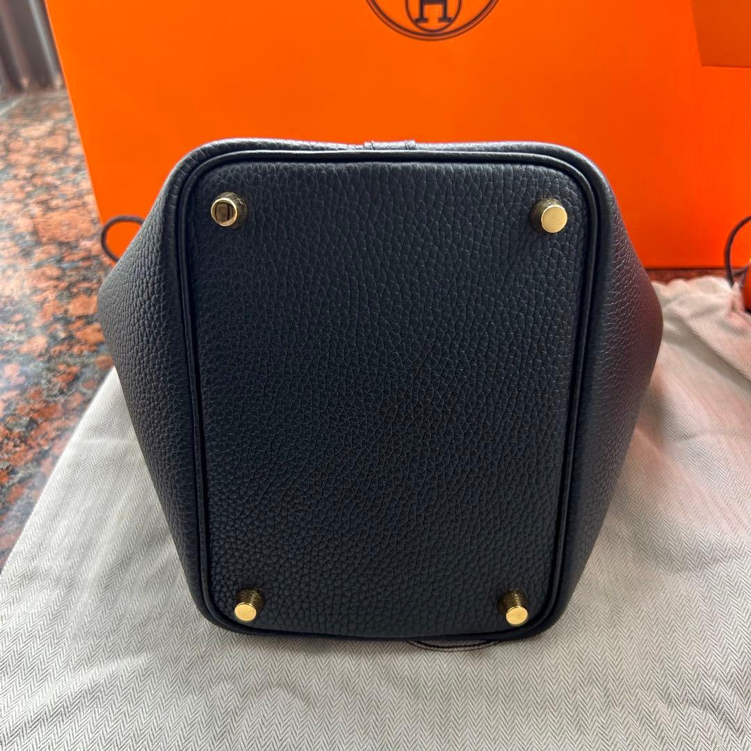 黒レザートートバッグ ゴールド金具付き