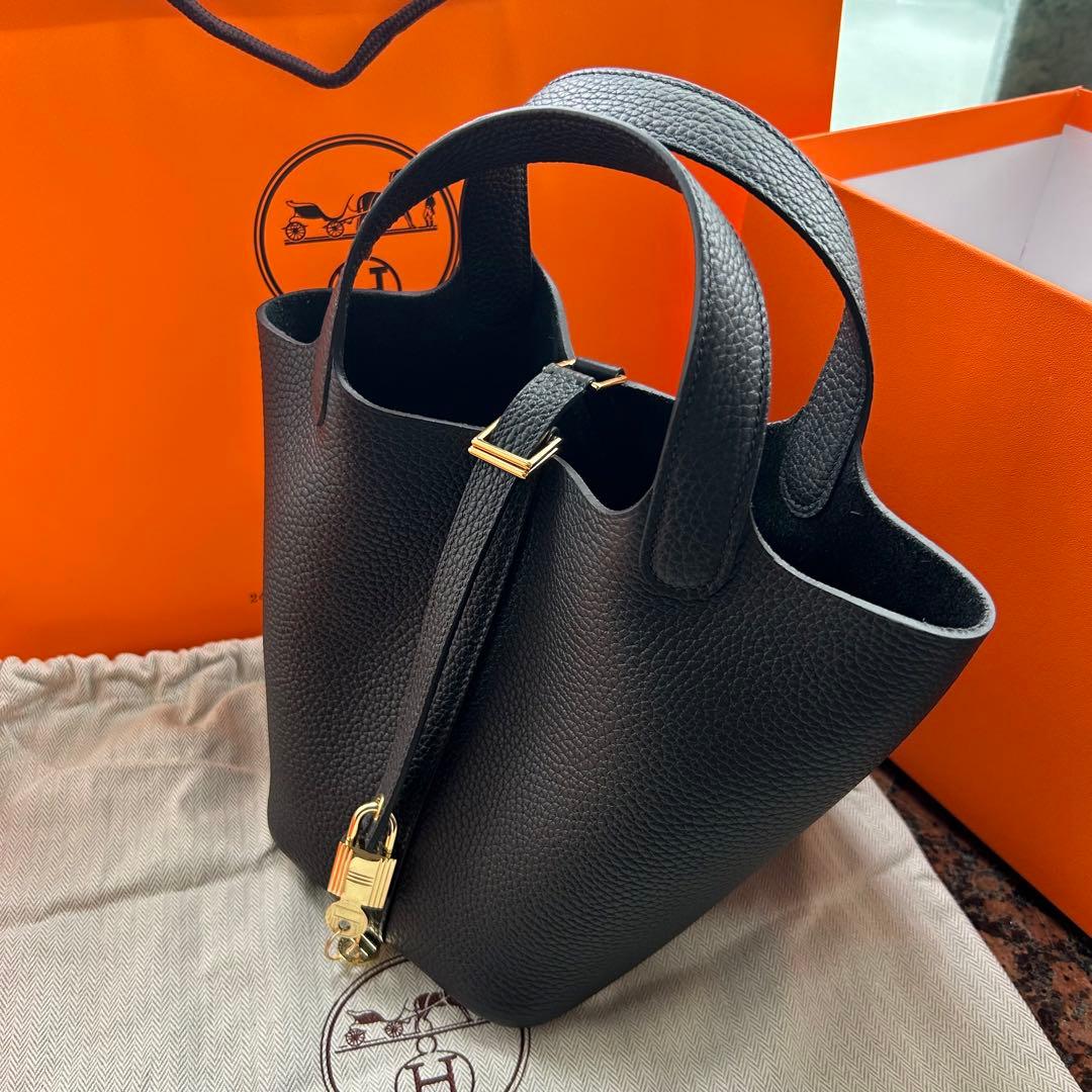 黒レザートートバッグ ゴールド金具付き