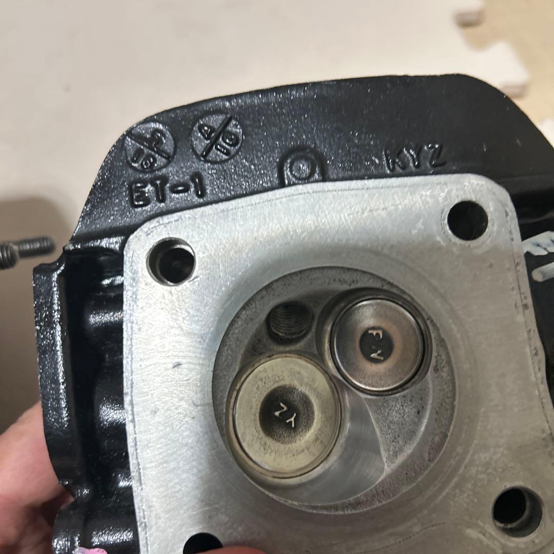 グロム　シリンダーヘッド