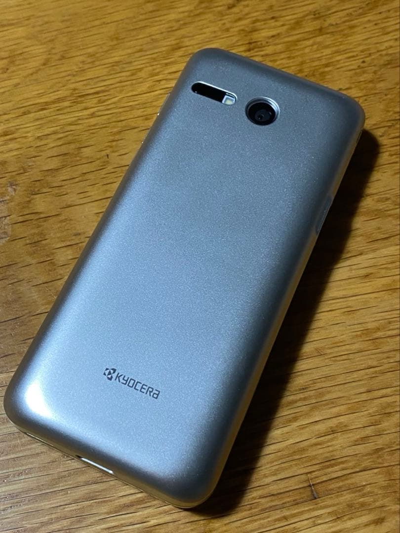 KYF43 KYOCERA ゴールド 携帯電話 本体
