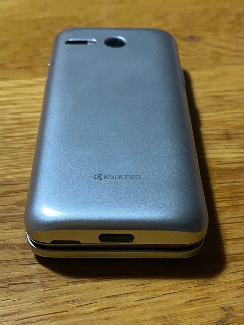 KYF43 KYOCERA ゴールド 携帯電話 本体