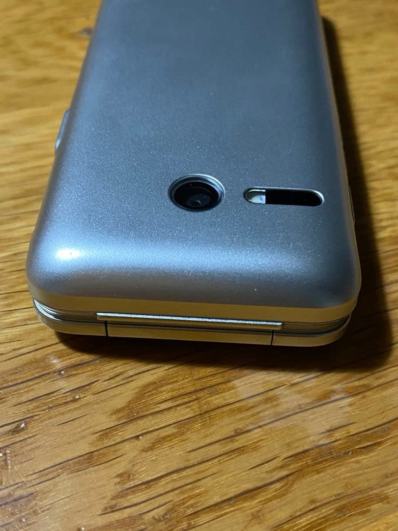 KYF43 KYOCERA ゴールド 携帯電話 本体