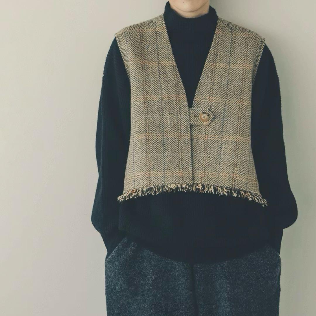 「ワードローブを新鮮に」ヘリンボーン柄のウールベスト / よしいちひろさんコラボ