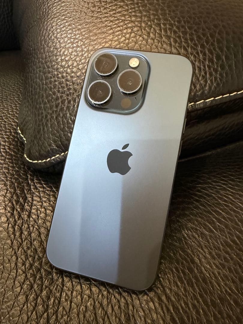 Apple iPhone15Pro ブラックチタニウム本体