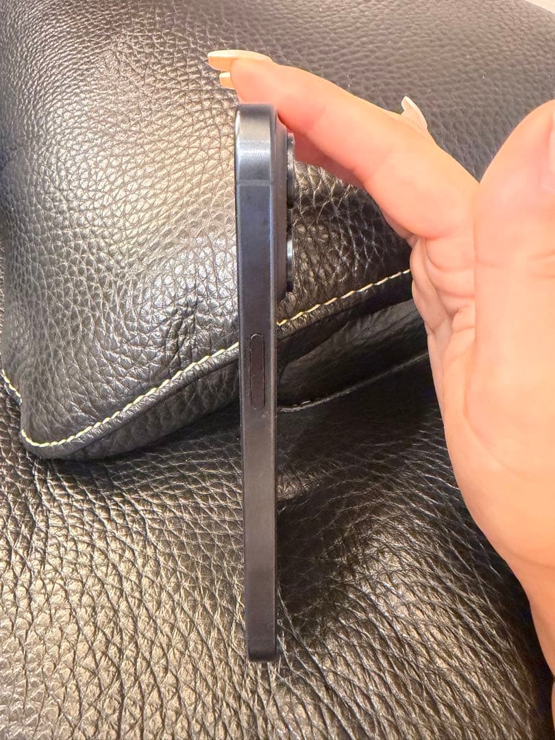 Apple iPhone15Pro ブラックチタニウム本体