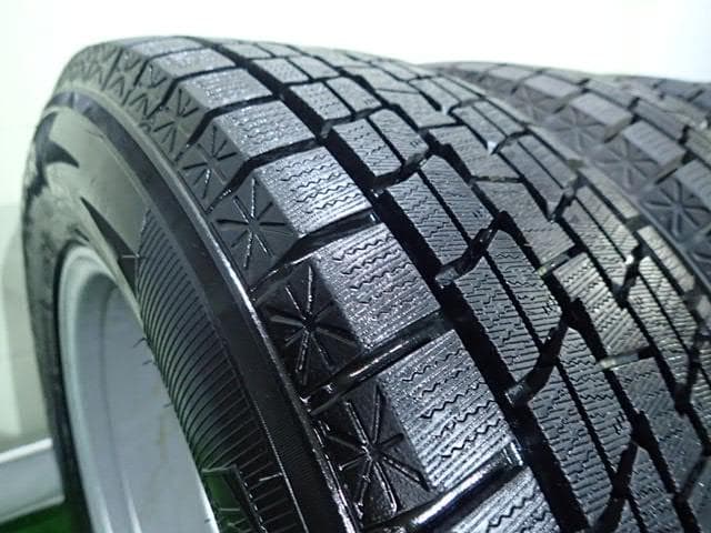 B1039【送料無料】スタッドレスタイヤ 225/65R17 4本セット
