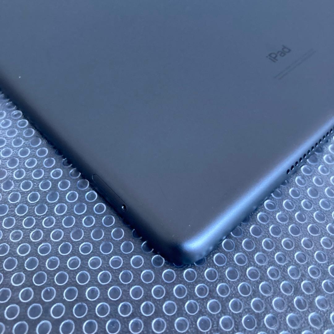 3642 外観美品☆電池良好☆iPad8 第8世代 32GB SIMフリー☆