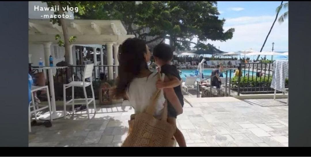 MIU MIU ミュウミュウ　ラフィアトートバッグ　ベージュ