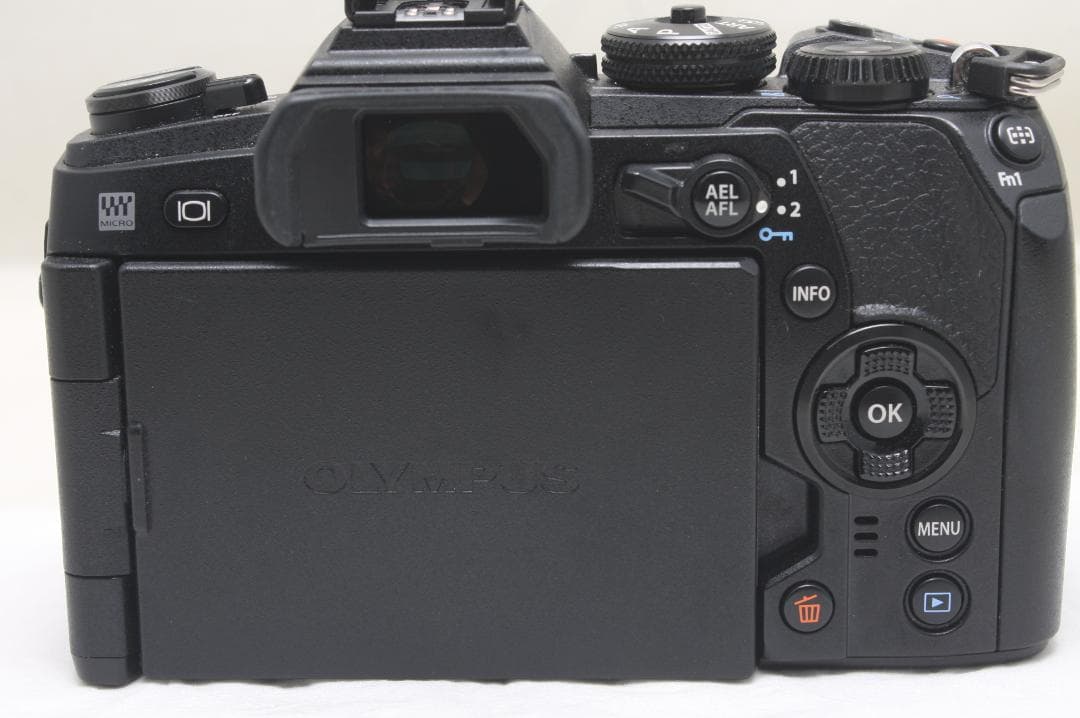 オリンパス OM-D E-M1 MARK II ボディ シャッター数2920回