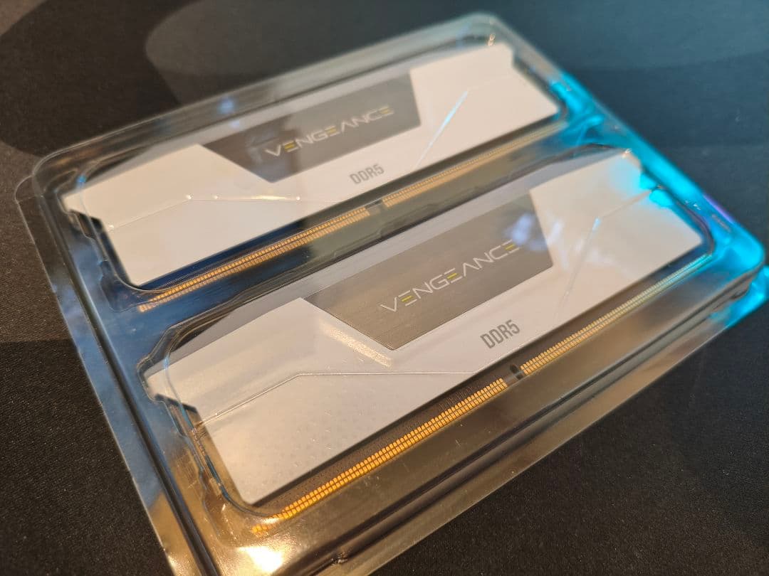 メモリー CORSAIR VENGEANCE RGB DDR5 32GB 6000MHz