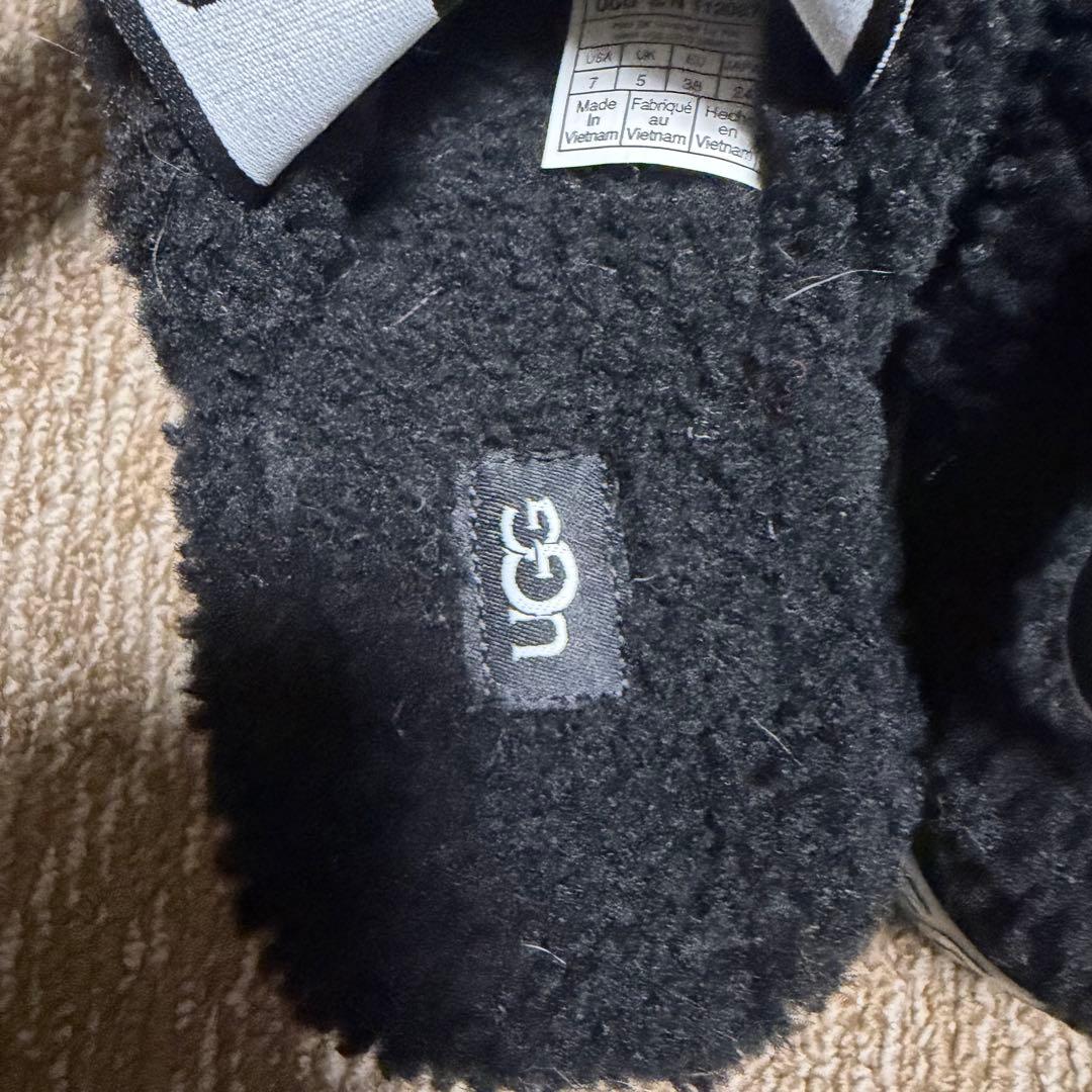 【新品未使用】UGG 黒 もこもこ厚底サンダル