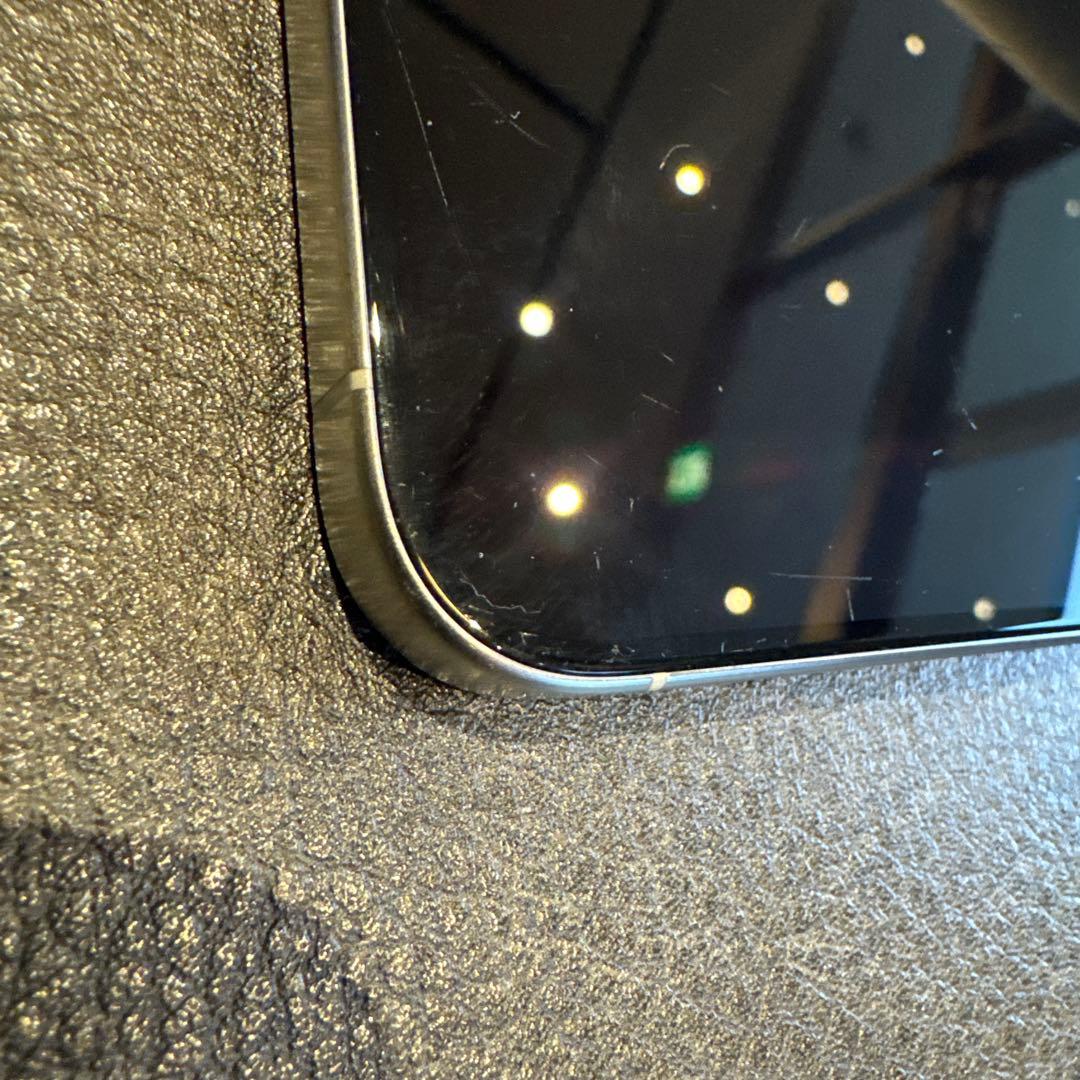 美品 iPhone15Pro ホワイト バッテリー86% 128GB