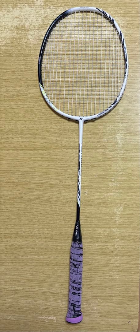 ヨネックス アストロクス99プロ バドミントンラケット 4UG5 極美品