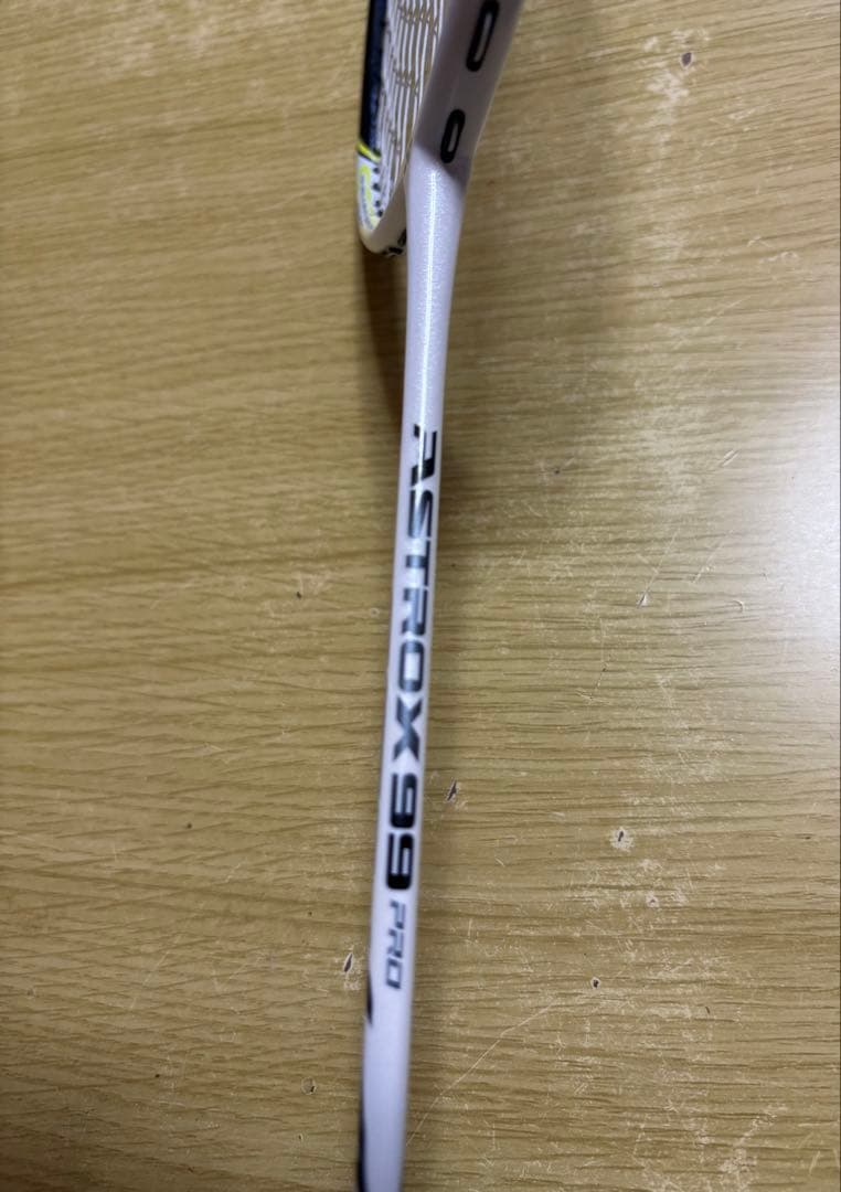 ヨネックス アストロクス99プロ バドミントンラケット 4UG5 極美品