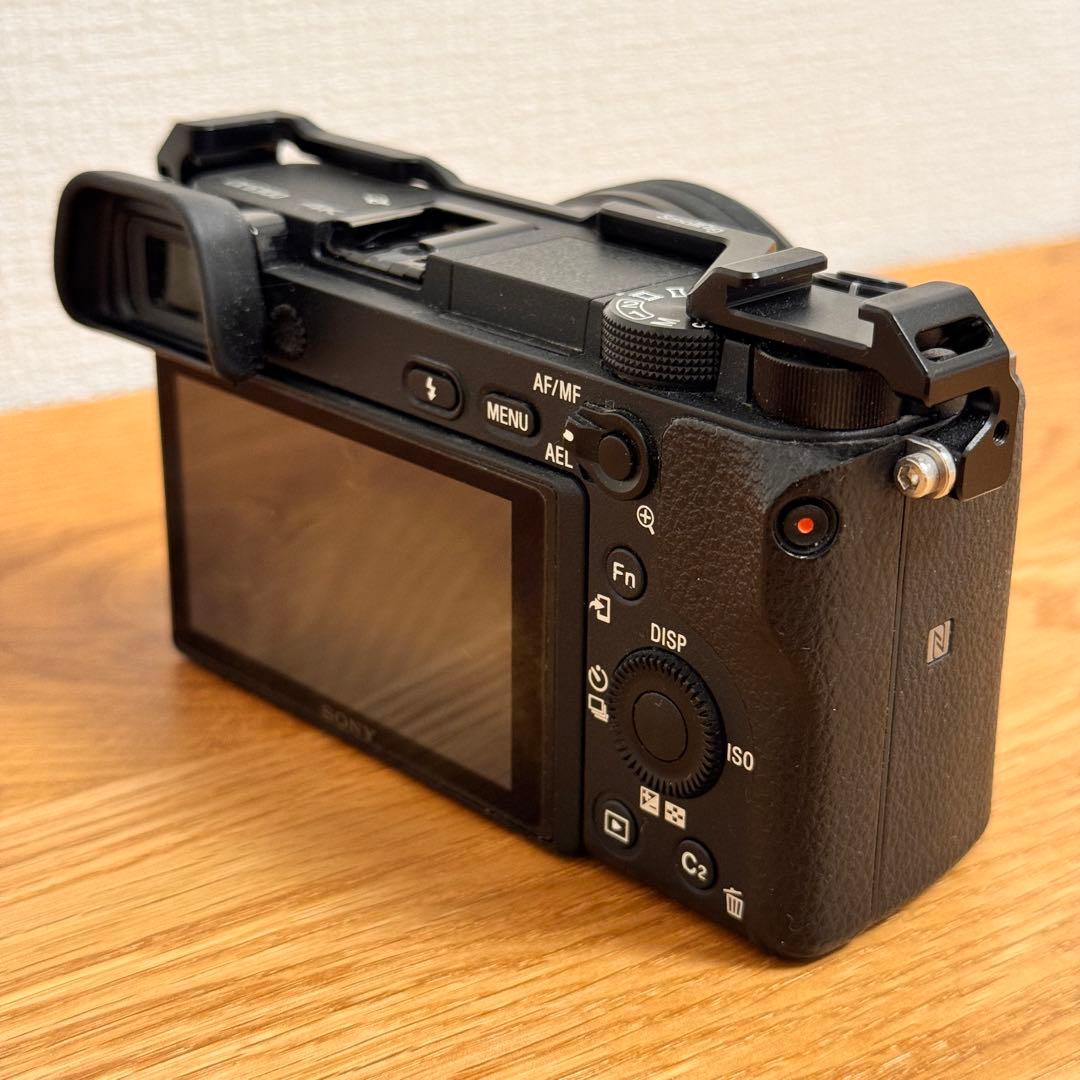 【最安値】ソニー　α6300 ミラーレス一眼カメラ　ILCE-6300 レンズ付