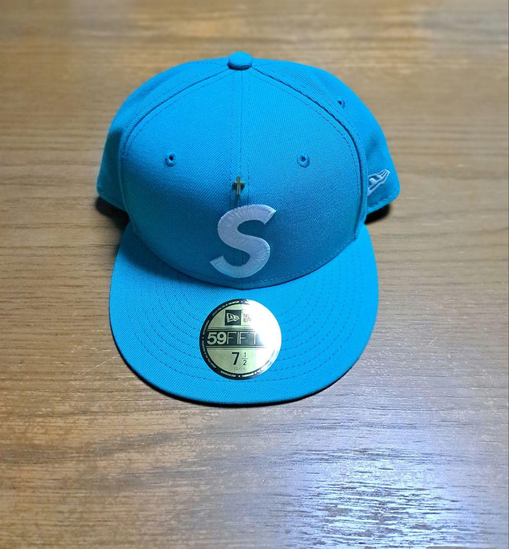 ら*れ様 Supreme Gold Cross S Logo New Era \