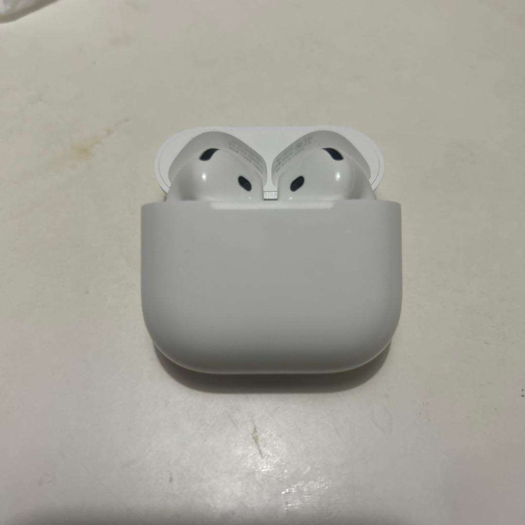 美品　airpods 4