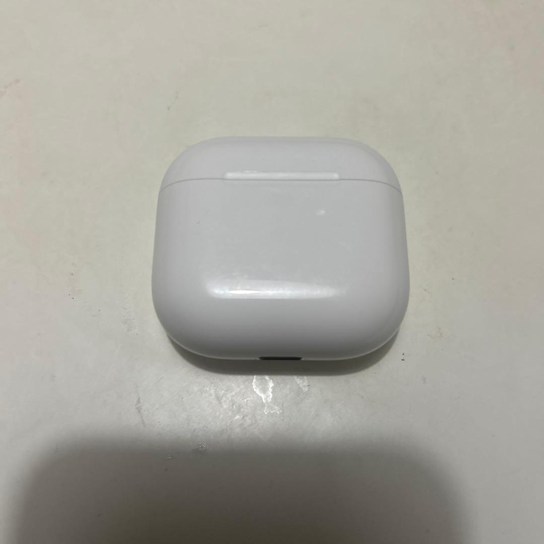 美品　airpods 4