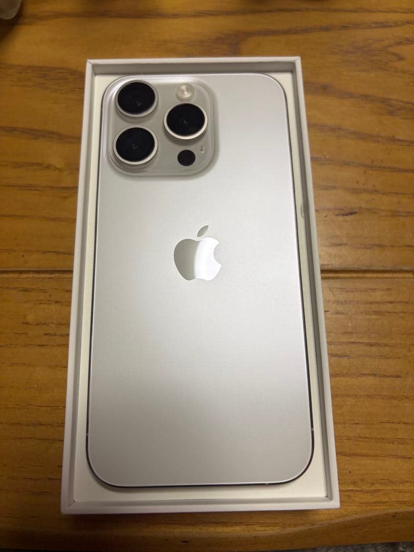 Apple iPhone 15 Pro ホワイトチタニウム　128GB 本体