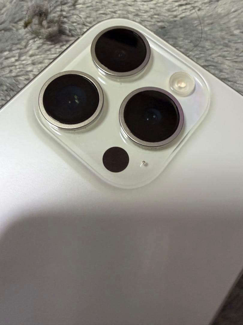 Apple iPhone 15 Pro ホワイトチタニウム　128GB 本体