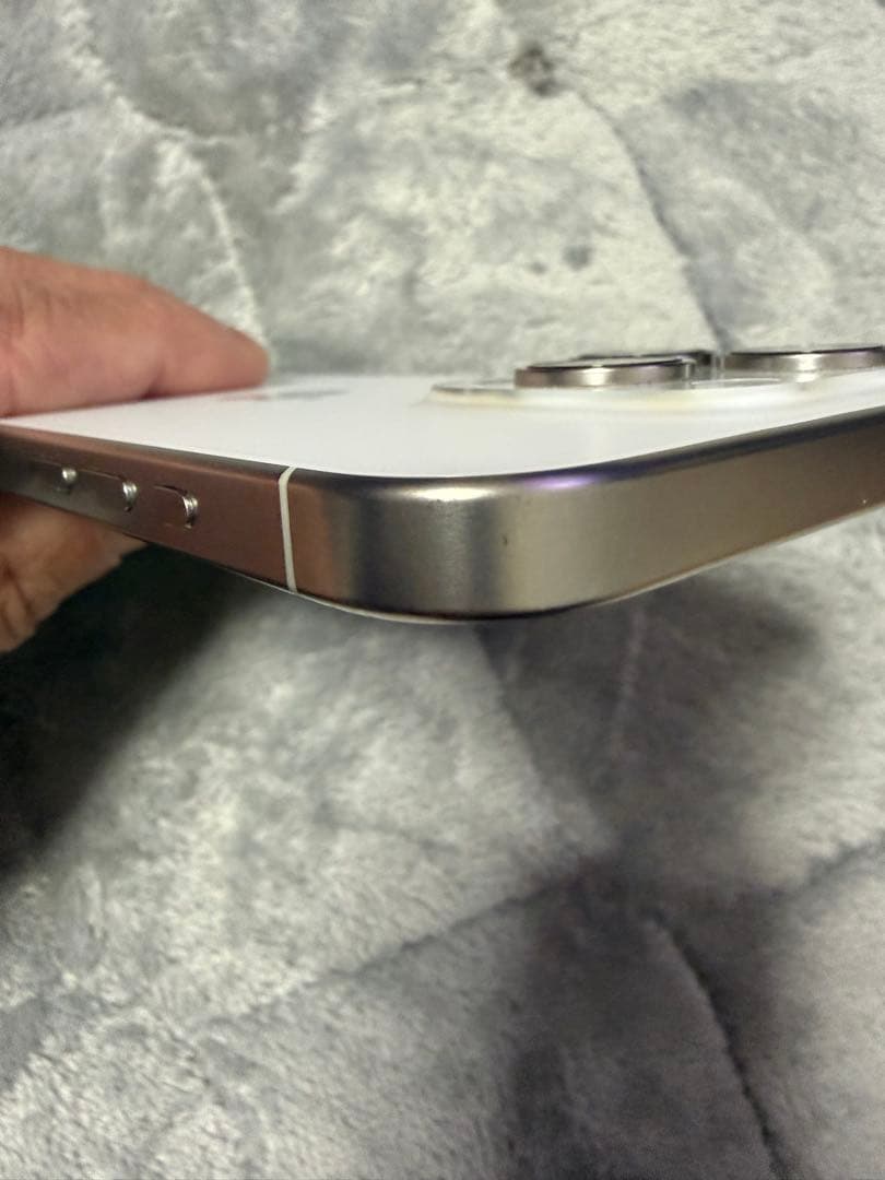 Apple iPhone 15 Pro ホワイトチタニウム　128GB 本体