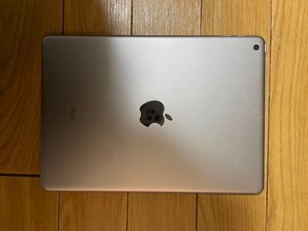 Apple iPad シルバー本体第五世代