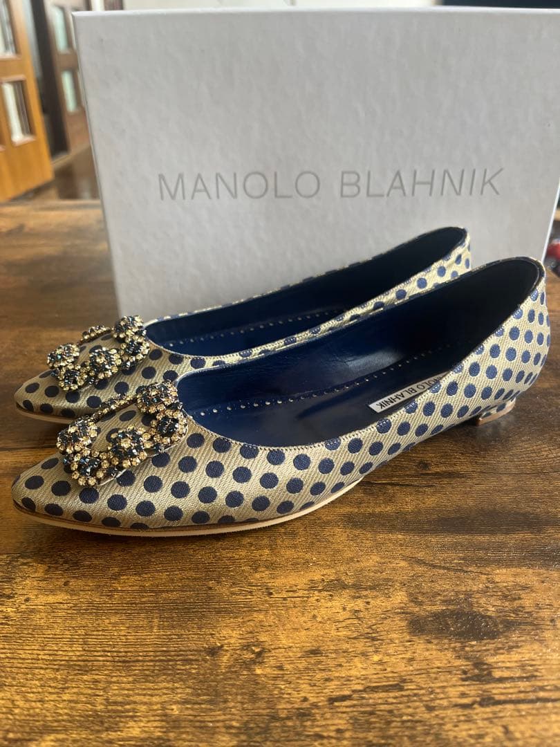 マノロブラニク ハンギシ 39 フラットパンプス