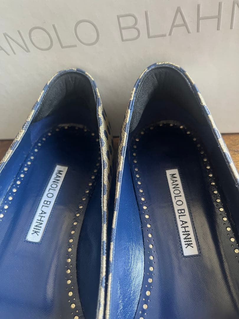 マノロブラニク ハンギシ 39 フラットパンプス