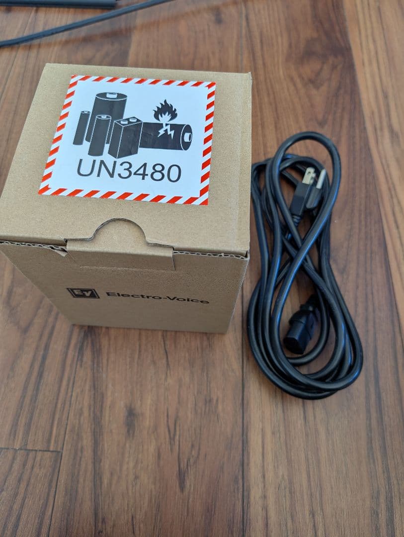 Electro-Voice EV Evers8　バック、純正バッテリー同梱