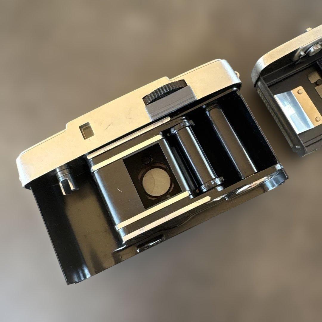 Olympus Pen EE ハーフサイズカメラ