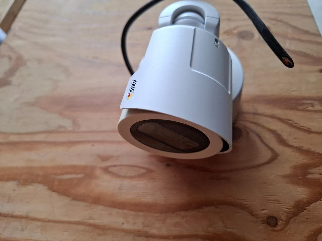 AXISネットワークカメラ　M2025-LE Network Camera