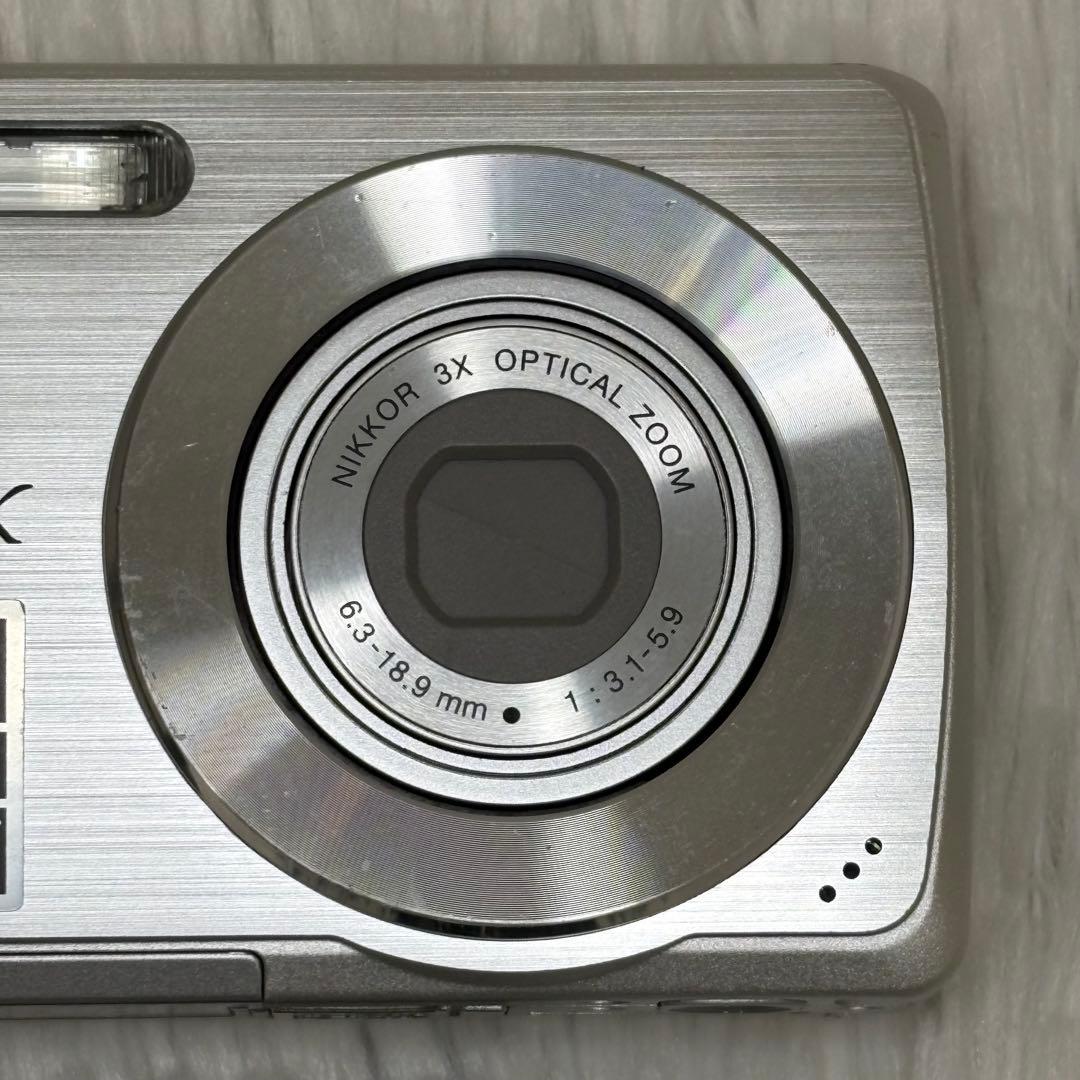美品　Nikon カメラ　COOLPIX S200 シルバー　コンデジ　動作品